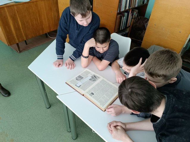 К 100-летию со времени основания издательства «Советская энциклопедия» в детской библиотеке - филиале № 1 для учащихся 6 класса прошло библиотечное информирование «Энциклопедия в помощь читателю» К 100-летию со времени основания издательства «Советская энциклопедия» в детской библиотеке - филиале № 1 для учащихся 6 класса прошло библиотечное информирование «Энциклопедия в помощь читателю»
