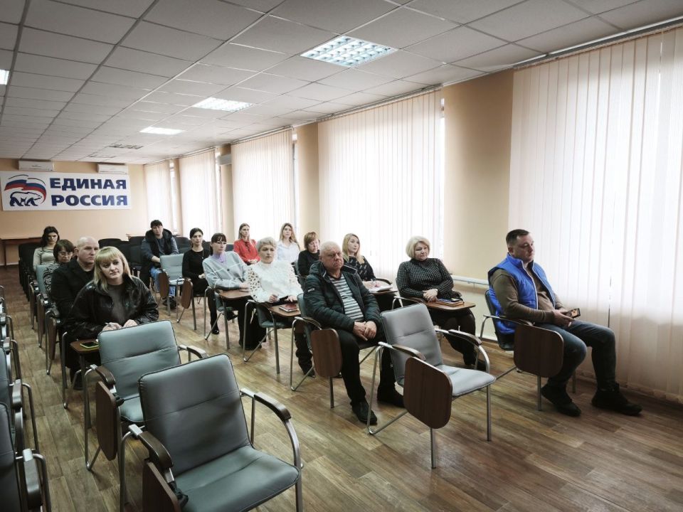 При содействии Краснолучского местного отделения партии "Единая Россия" в Администрации Краснолучского городского округа состоялась встреча сотрудников Банка ВТБ с представителями малого и среднего предпринимательства При содействии Краснолучского местного отделения партии "Единая Россия" в Администрации Краснолучского городского округа состоялась встреча сотрудников Банка ВТБ с представителями малого и среднего предпринимательства