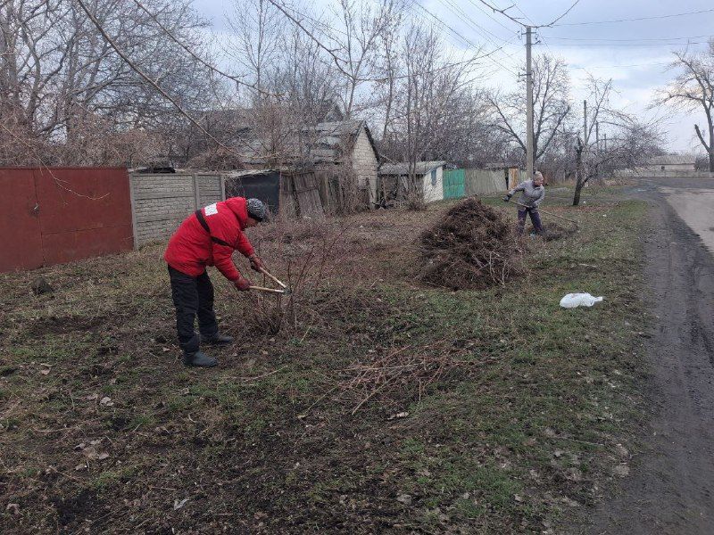 Жители пгт Новодарьевка активно принимают участие в наведении порядка на территории поселка Жители пгт Новодарьевка активно принимают участие в наведении порядка на территории поселка