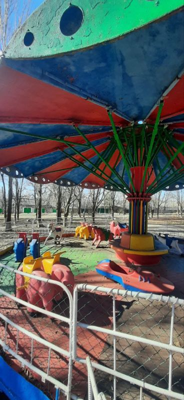 Весна - время перемен.. В парке культуры и отдыха подготовка к весенне-летнему сезону уже началась. Были проведены работы по выявлению дефектов, которые возникли за зимний период. Сотрудники парка занимаются устранением этих... Весна - время перемен.. В парке культуры и отдыха подготовка к весенне-летнему сезону уже началась. Были проведены работы по выявлению дефектов, которые возникли за зимний период. Сотрудники парка занимаются устранением этих...