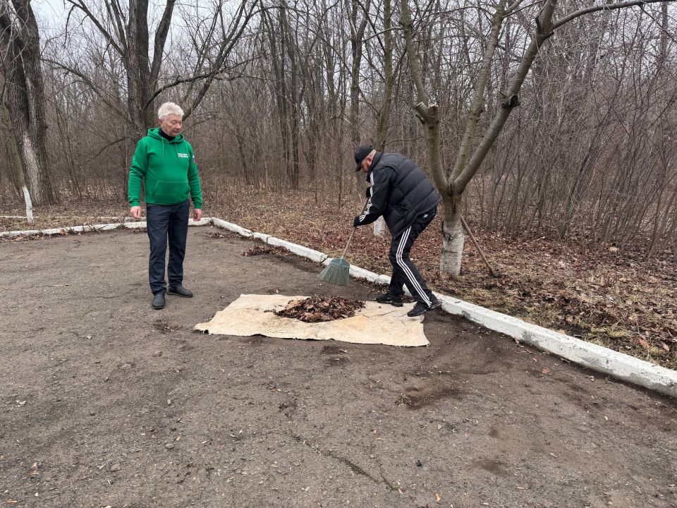 Депутаты привели в порядок памятный знак ликвидаторам аварии на Чернобыльской АЭС Депутаты привели в порядок памятный знак ликвидаторам аварии на Чернобыльской АЭС