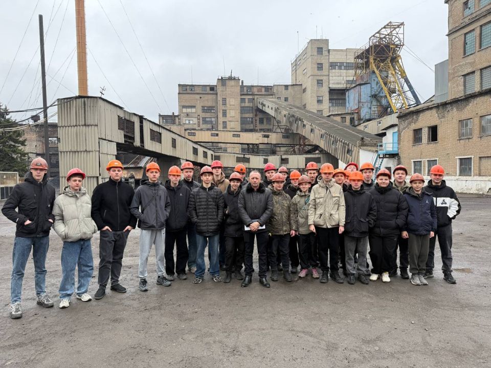На шахте «Белореченская» прошла увлекательная образовательная экскурсия для учащихся Ясеновской школы № 2 им Д.В.Лазутина На шахте «Белореченская» прошла увлекательная образовательная экскурсия для учащихся Ясеновской школы № 2 им Д.В.Лазутина