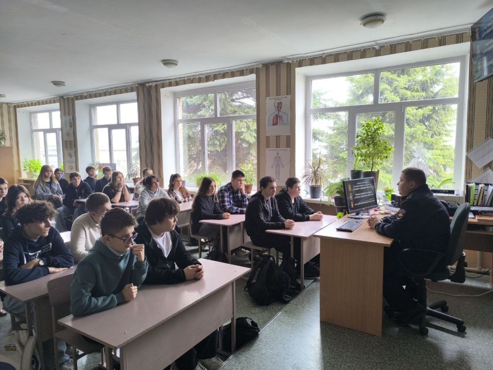 Сотрудники управления региональной Госавтоинспекции встретились с учениками 7–9 классов ГБОУ ЛНР «Луганская средняя школа №33 им. И.С. Малько» и учащимися 8–10 классов ГБОУ ЛНР «Луганская школа №32 им. В.И. Кузнецова» Сотрудники управления региональной Госавтоинспекции встретились с учениками 7–9 классов ГБОУ ЛНР «Луганская средняя школа №33 им. И.С. Малько» и учащимися 8–10 классов ГБОУ ЛНР «Луганская школа №32 им. В.И. Кузнецова»
