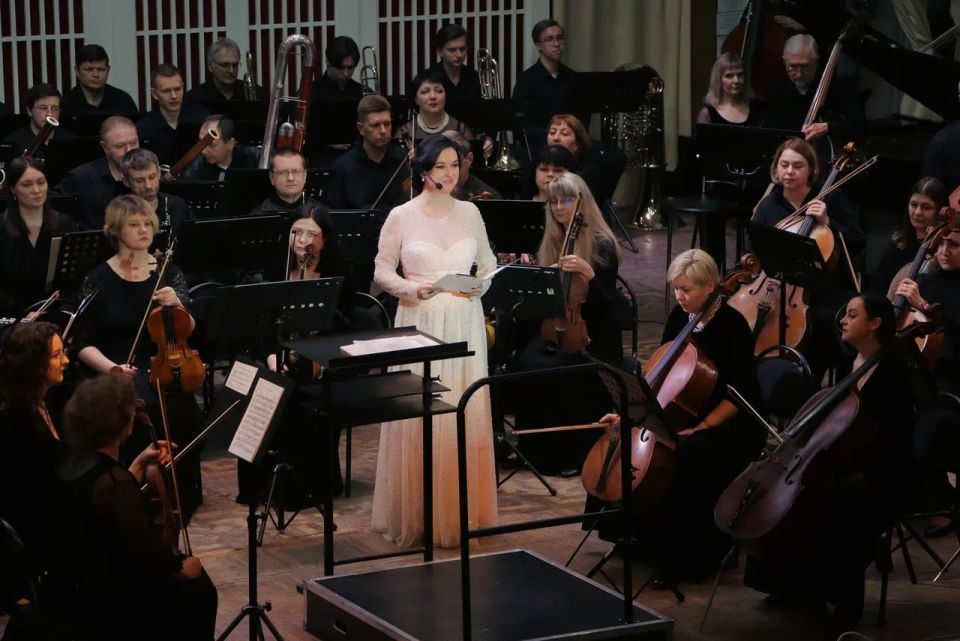 «Мы хотим сохранить духовность и те ценности, которые великие земляки дарили миру»: в Донецке с триумфом прошел концерт проекта «Оркестр Непокоренных: симфония будущего» «Мы хотим сохранить духовность и те ценности, которые великие земляки дарили миру»: в Донецке с триумфом прошел концерт проекта «Оркестр Непокоренных: симфония будущего»