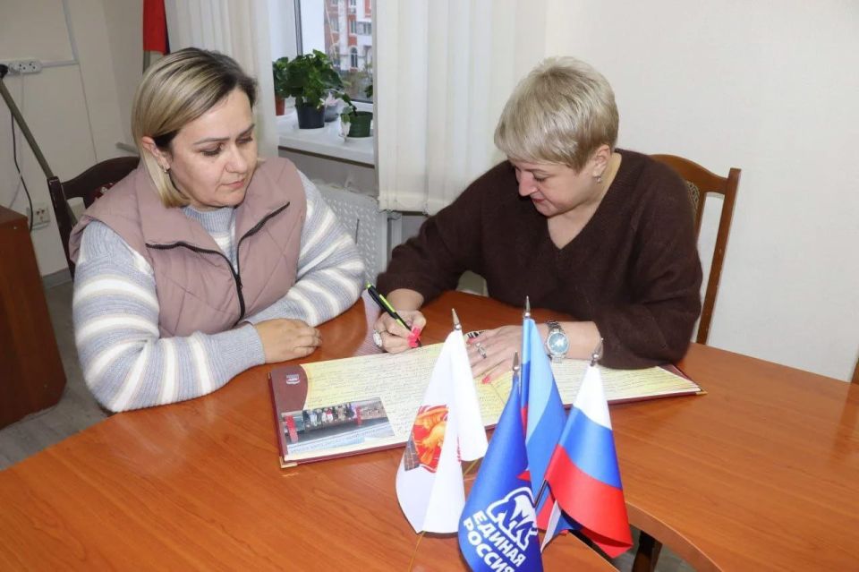 Северодонецкие единороссы передали Прикамью уникальную книгу благодарности Северодонецкие единороссы передали Прикамью уникальную книгу благодарности
