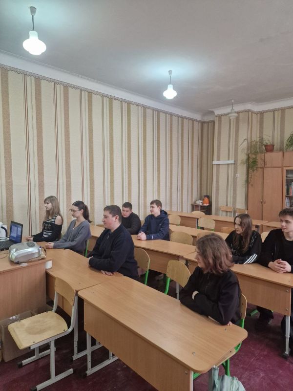 19 марта в Станично-Луганской средней школе имени Грекова П.М. в 8-Б классе прошла увлекательная урок-викторина «Права и обязанности подростка»! 19 марта в Станично-Луганской средней школе имени Грекова П.М. в 8-Б классе прошла увлекательная урок-викторина «Права и обязанности подростка»!