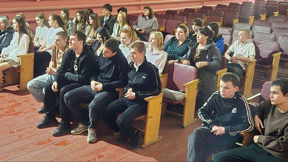 Сегодня в Нагольно Тарасовском Доме культуры состоялась антинаркотическая просветительская лекция для учащихся учебно - воспитательного комплекса им. Субботина Сегодня в Нагольно Тарасовском Доме культуры состоялась антинаркотическая просветительская лекция для учащихся учебно - воспитательного комплекса им. Субботина