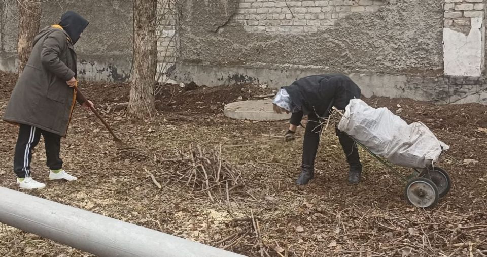 Учреждения культуры Краснолучского округа вышли на весеннюю уборку территорий Учреждения культуры Краснолучского округа вышли на весеннюю уборку территорий