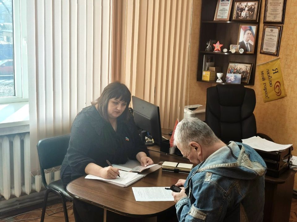 Сегодня депутат Совета Свердловского муниципального округа Луганской Народной Республики Яна Киященко провела выездной приём граждан в Червонопартизанске Сегодня депутат Совета Свердловского муниципального округа Луганской Народной Республики Яна Киященко провела выездной приём граждан в Червонопартизанске