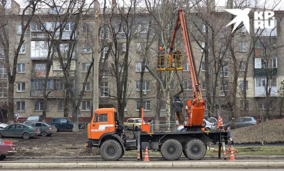 На улице Буденного в Луганске реконструкция идет полным ходом На улице Буденного в Луганске реконструкция идет полным ходом
