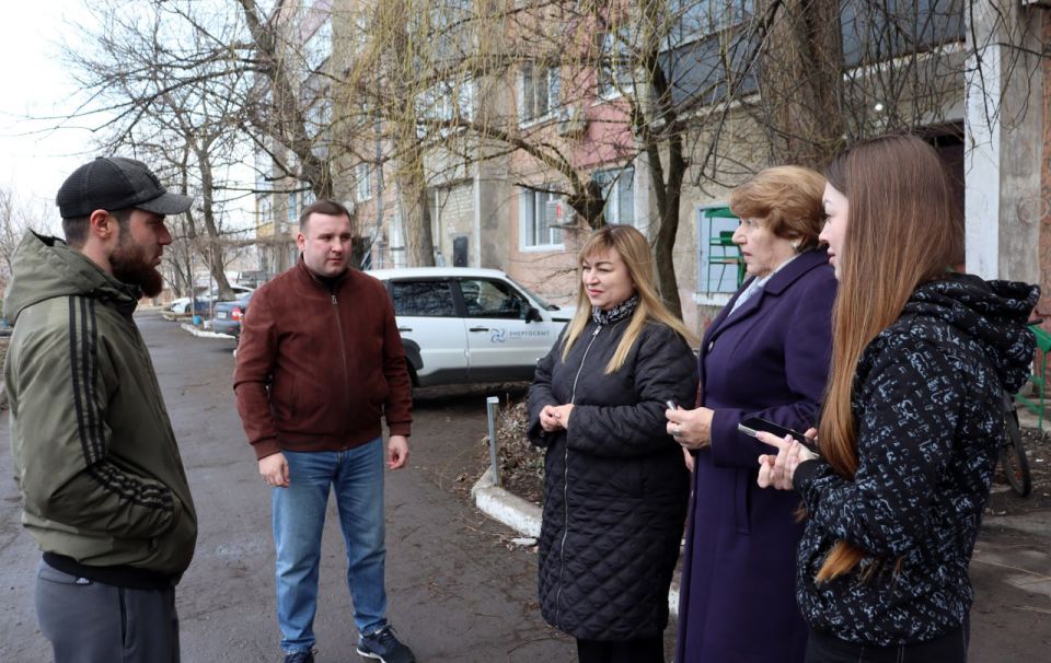 В рамках реализации Народной программы партии «Единая Россия» продолжается обновление кровель многоквартирных домов В рамках реализации Народной программы партии «Единая Россия» продолжается обновление кровель многоквартирных домов