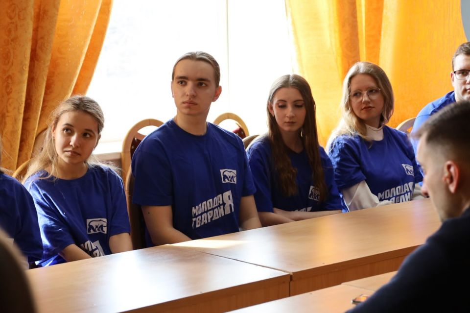 В Луганске активистов МГЕР учат, как правильно вести себя во время чрезвычайных ситуаций В Луганске активистов МГЕР учат, как правильно вести себя во время чрезвычайных ситуаций