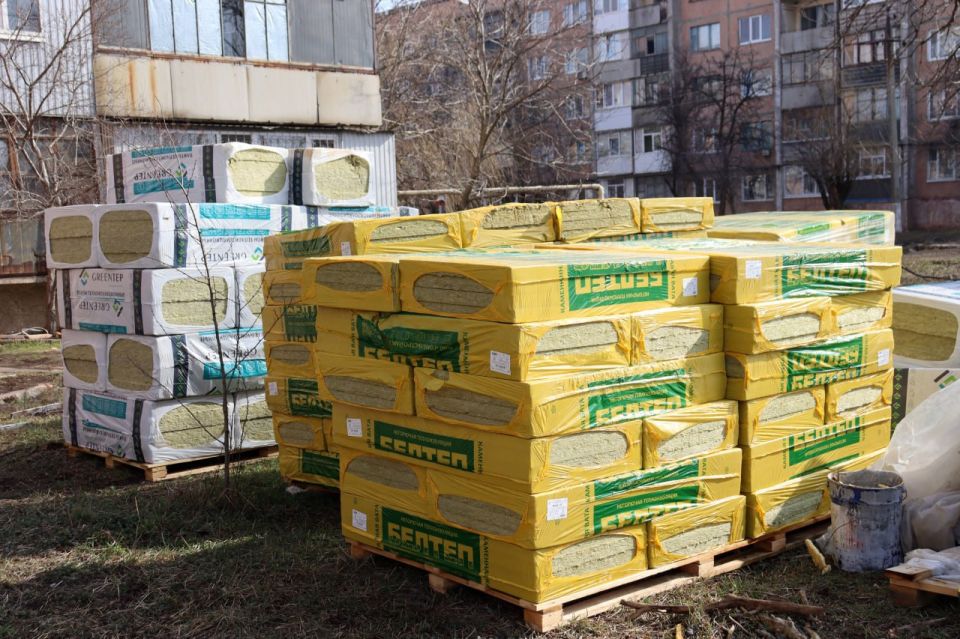 Виктория Сошина: Обновляем кровли домов в Антраците: Народная программа работает для людей Виктория Сошина: Обновляем кровли домов в Антраците: Народная программа работает для людей
