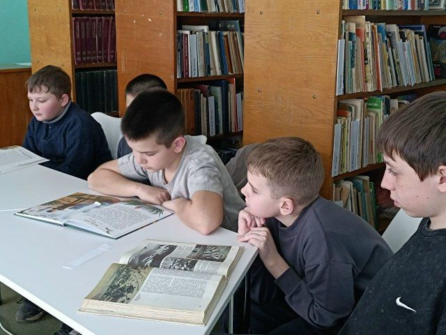К 100-летию со времени основания издательства «Советская энциклопедия» в детской библиотеке - филиале № 1 для учащихся 6 класса прошло библиотечное информирование «Энциклопедия в помощь читателю» К 100-летию со времени основания издательства «Советская энциклопедия» в детской библиотеке - филиале № 1 для учащихся 6 класса прошло библиотечное информирование «Энциклопедия в помощь читателю»