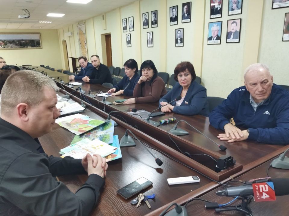 В Администрации городского округа город Ровеньки состоялось заседание муниципальной общественной комиссии по обеспечению реализации муниципальной программы "Формирование современной городской среды" на территории... В Администрации городского округа город Ровеньки состоялось заседание муниципальной общественной комиссии по обеспечению реализации муниципальной программы "Формирование современной городской среды" на территории...