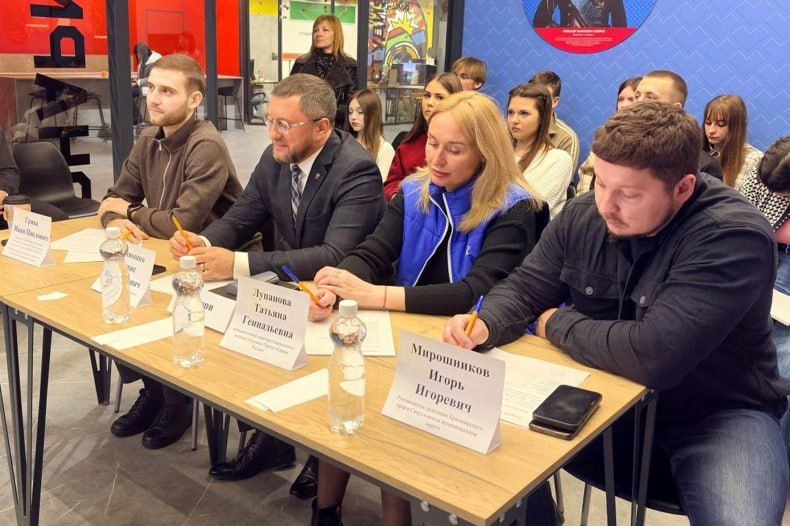 Молодёжь Свердловска высказала свое «мнение» в дебатном турнире Молодёжь Свердловска высказала свое «мнение» в дебатном турнире
