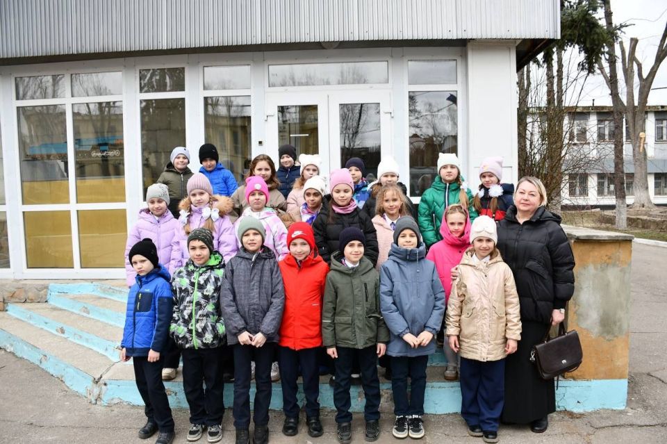 «Разговоры о важном» на производстве: школьники Луганска прикоснулись к истории и будущему промышленности на заводе «Лугамаш» «Разговоры о важном» на производстве: школьники Луганска прикоснулись к истории и будущему промышленности на заводе «Лугамаш»