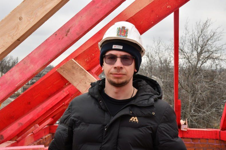 В Свердловской школе № 3 к юбилею учреждения идет капитальный ремонт спортзала В Свердловской школе № 3 к юбилею учреждения идет капитальный ремонт спортзала