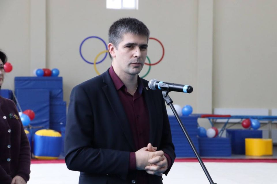 В Стаханове открылся обновленный акробатический зал В Стаханове открылся обновленный акробатический зал