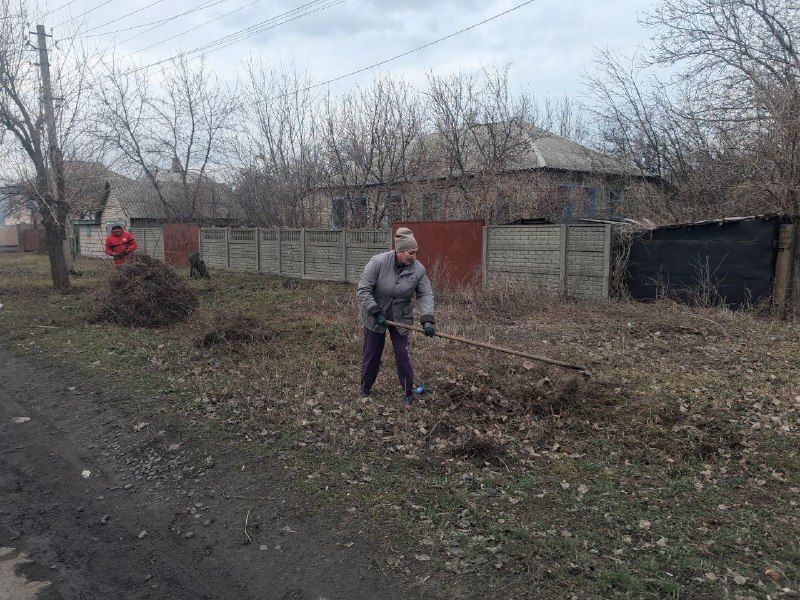 Жители пгт Новодарьевка активно принимают участие в наведении порядка на территории поселка Жители пгт Новодарьевка активно принимают участие в наведении порядка на территории поселка