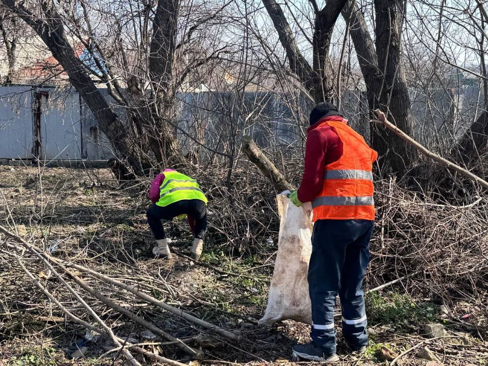 Андрей Рубанцов: Работники отдела жизнеобеспечения пгт Дзержинский, пгт Нагольно – Тарасовка совместно с МУП «ЖЭК» г.Ровеньки провели комплекс работ по содержанию улично-дорожной сети (УДС) на территории посёлка Нагольно -... Андрей Рубанцов: Работники отдела жизнеобеспечения пгт Дзержинский, пгт Нагольно – Тарасовка совместно с МУП «ЖЭК» г.Ровеньки провели комплекс работ по содержанию улично-дорожной сети (УДС) на территории посёлка Нагольно -...