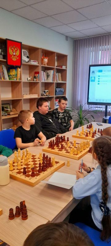 В ГБУ ДО ЛНР "Беловодский районный центр детского и юношеского творчества" прошло первое увлекательное занятие по шахматам "Белая ладья" В ГБУ ДО ЛНР "Беловодский районный центр детского и юношеского творчества" прошло первое увлекательное занятие по шахматам "Белая ладья"