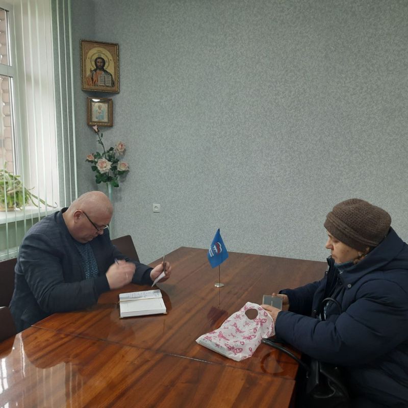 Депутат Совета Краснодонского муниципального округа Юрий Алисов 19.03.2026 провел личный прием граждан в пгт.Краснодон.Жители обратились с рядом важных вопросов,среди которых: Депутат Совета Краснодонского муниципального округа Юрий Алисов 19.03.2026 провел личный прием граждан в пгт.Краснодон.Жители обратились с рядом важных вопросов,среди которых: