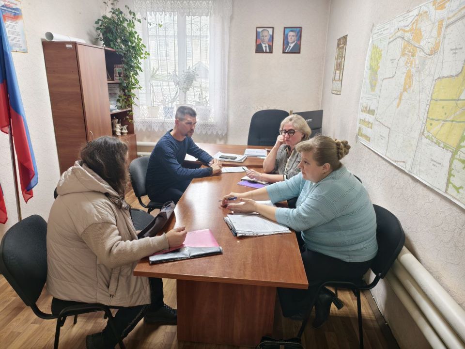 «Наш долг – поддерживать семьи, потерявшие своих родных»: выездная встреча с родными военнослужащих в посёлке Юрьевка «Наш долг – поддерживать семьи, потерявшие своих родных»: выездная встреча с родными военнослужащих в посёлке Юрьевка