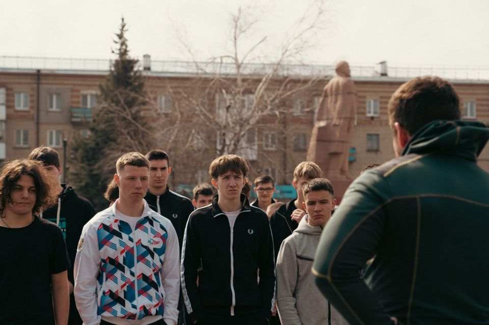 Не перевелись ещё богатыри на земле русской Не перевелись ещё богатыри на земле русской