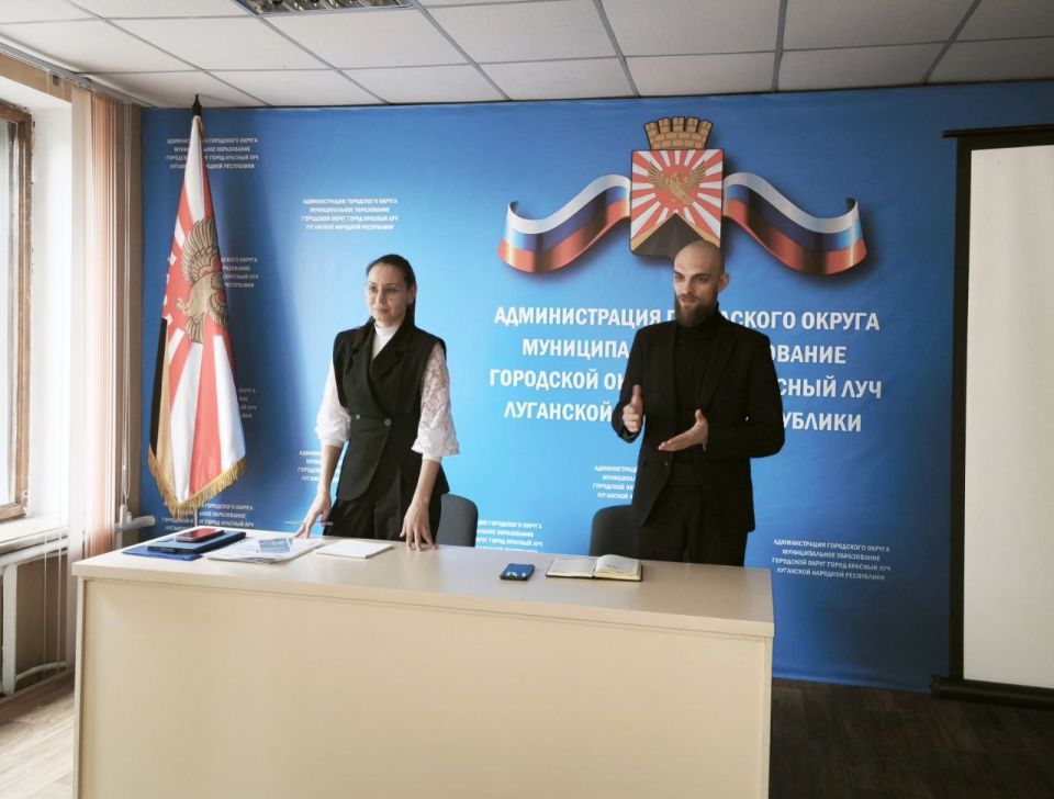 При содействии Краснолучского местного отделения партии "Единая Россия" в Администрации Краснолучского городского округа состоялась встреча сотрудников Банка ВТБ с представителями малого и среднего предпринимательства При содействии Краснолучского местного отделения партии "Единая Россия" в Администрации Краснолучского городского округа состоялась встреча сотрудников Банка ВТБ с представителями малого и среднего предпринимательства