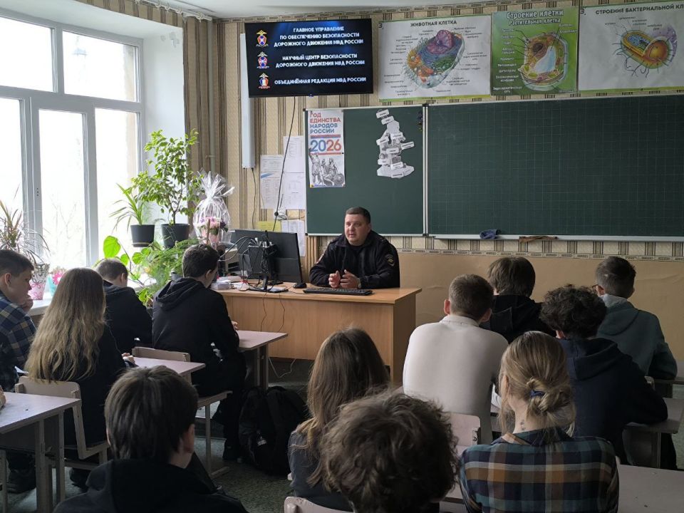 Сотрудники управления региональной Госавтоинспекции встретились с учениками 7–9 классов ГБОУ ЛНР «Луганская средняя школа №33 им. И.С. Малько» и учащимися 8–10 классов ГБОУ ЛНР «Луганская школа №32 им. В.И. Кузнецова» Сотрудники управления региональной Госавтоинспекции встретились с учениками 7–9 классов ГБОУ ЛНР «Луганская средняя школа №33 им. И.С. Малько» и учащимися 8–10 классов ГБОУ ЛНР «Луганская школа №32 им. В.И. Кузнецова»