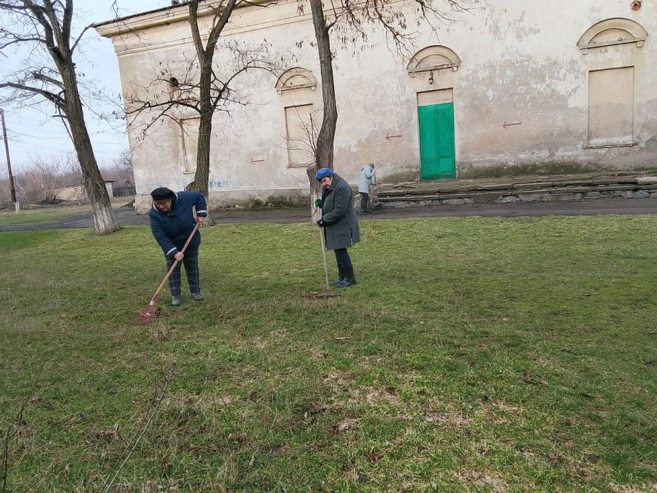 Учреждения культуры Краснолучского округа вышли на весеннюю уборку территорий Учреждения культуры Краснолучского округа вышли на весеннюю уборку территорий