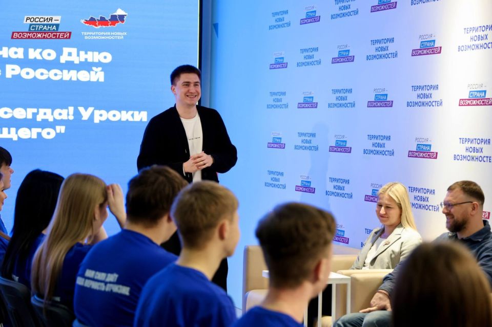 В 12-ю годовщину воссоединения Крыма с Россией состоялась информационная встреча «Крым и Россия: Вместе навсегда!» В 12-ю годовщину воссоединения Крыма с Россией состоялась информационная встреча «Крым и Россия: Вместе навсегда!»