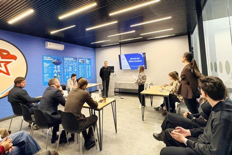 Молодёжь Свердловска высказала свое «мнение» в дебатном турнире Молодёжь Свердловска высказала свое «мнение» в дебатном турнире