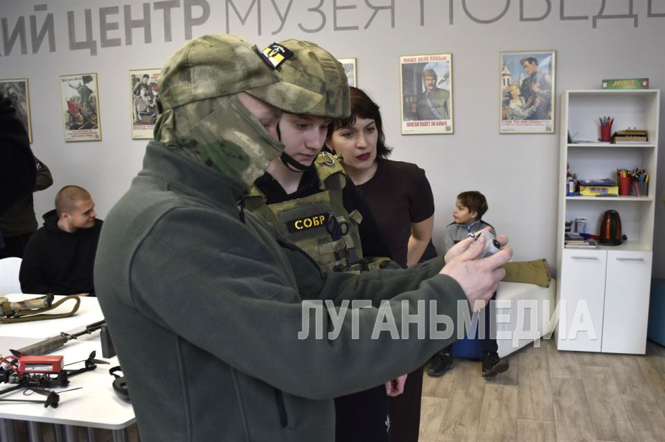 Молодежь из Марковского округа встретилась с военнослужащими Росгвардии Молодежь из Марковского округа встретилась с военнослужащими Росгвардии