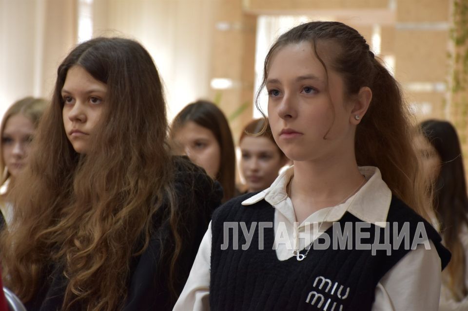 В Алчевске прошло мероприятие, посвященное воссоединению Крыма с Россией В Алчевске прошло мероприятие, посвященное воссоединению Крыма с Россией