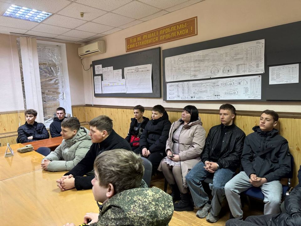 На шахте «Белореченская» прошла увлекательная образовательная экскурсия для учащихся Ясеновской школы № 2 им Д.В.Лазутина На шахте «Белореченская» прошла увлекательная образовательная экскурсия для учащихся Ясеновской школы № 2 им Д.В.Лазутина