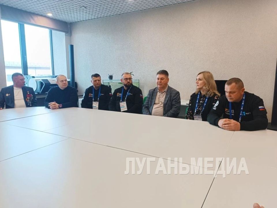 Участники кадровой программы «Герои Луганщины» посетили памятные места Станично-Луганского округа Участники кадровой программы «Герои Луганщины» посетили памятные места Станично-Луганского округа