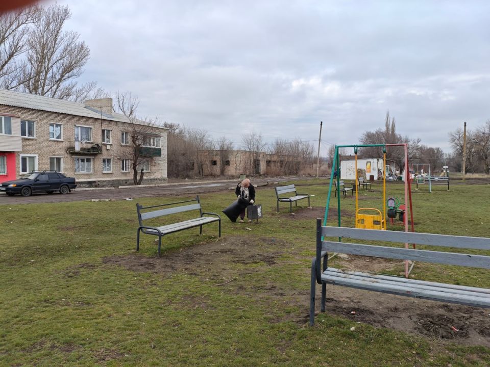 В населённых пунктах, находящихся в ведении отдела по жизнеобеспечению пгт Новосветловка, с. Белоскелеватое, с. Пархоменко, п. Хрящеватое прошёл общемуниципальный субботник В населённых пунктах, находящихся в ведении отдела по жизнеобеспечению пгт Новосветловка, с. Белоскелеватое, с. Пархоменко, п. Хрящеватое прошёл общемуниципальный субботник
