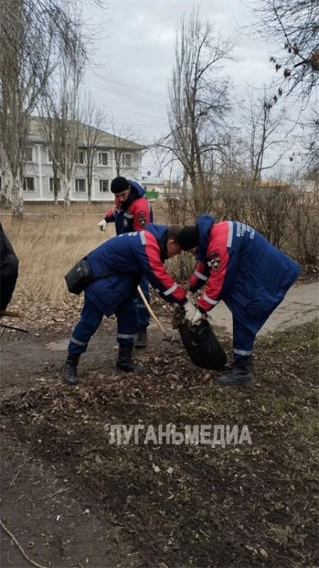 В Краснодоне проходит муниципальный субботник В Краснодоне проходит муниципальный субботник