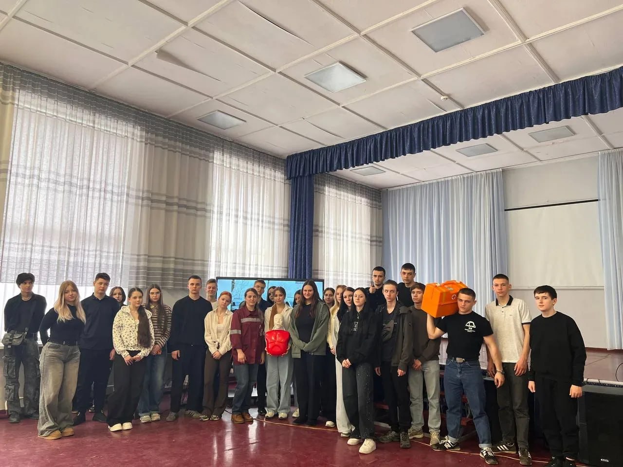 Медики подстанции скорой помощи г. Счастье провели встречу со старшеклассниками Медики подстанции скорой помощи г. Счастье провели встречу со старшеклассниками