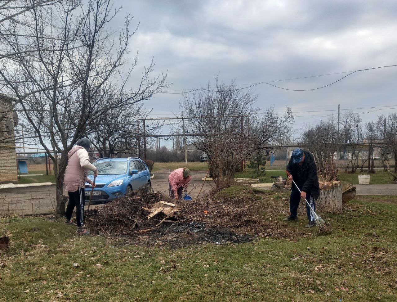 В населенных пунктах, находящихся в ведении отдела по жизнеобеспечению отдела по жизнеобеспечению п. Поречье, пгт Изварино, пгт Урало-Кавказ, прошли мероприятия по благоустройству в рамках муниципального субботника В населенных пунктах, находящихся в ведении отдела по жизнеобеспечению отдела по жизнеобеспечению п. Поречье, пгт Изварино, пгт Урало-Кавказ, прошли мероприятия по благоустройству в рамках муниципального субботника