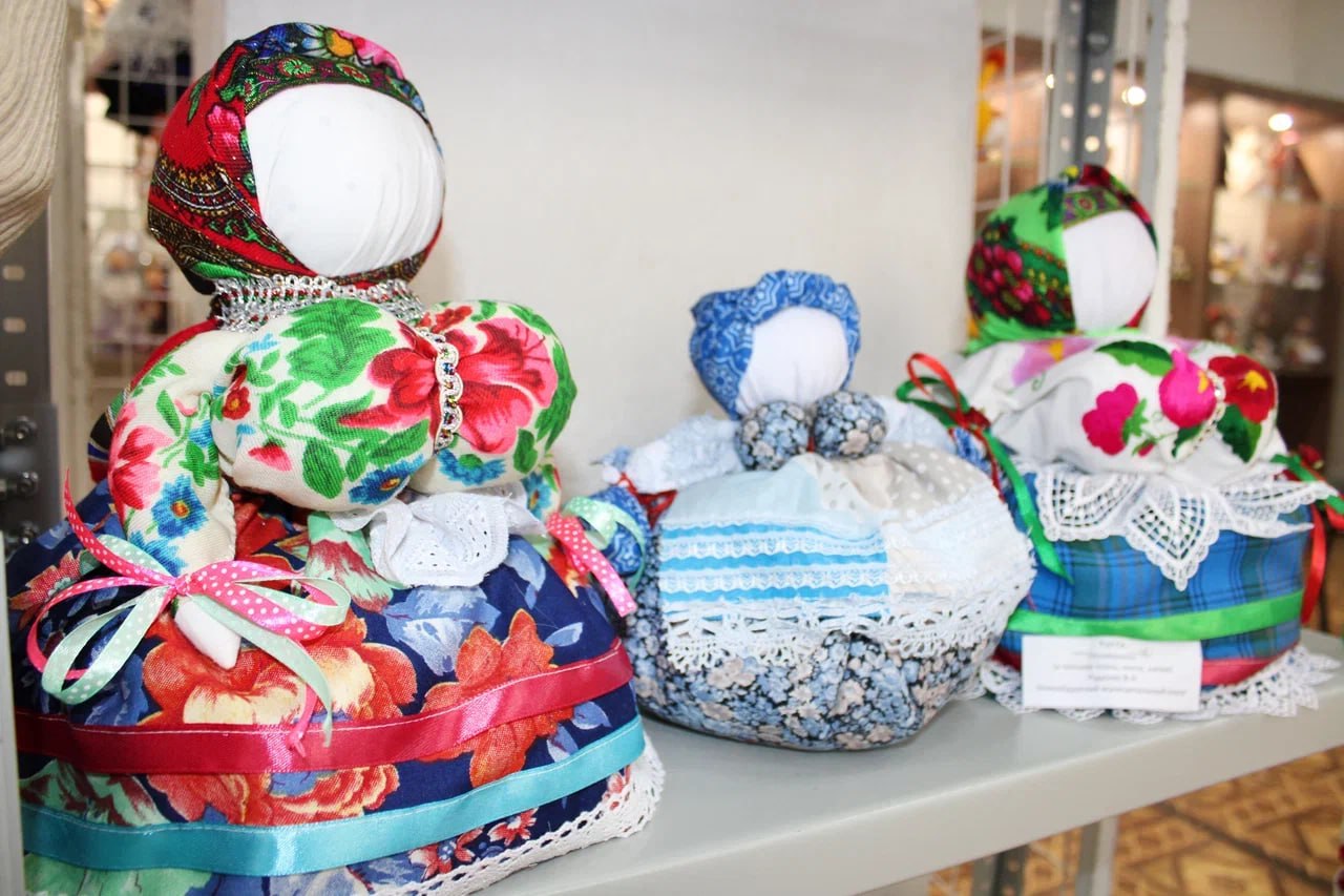 Более 300 кукол, 50 мастеров, 17 городов: в Луганске открылась масштабная выставка «ПРОкуклы» Более 300 кукол, 50 мастеров, 17 городов: в Луганске открылась масштабная выставка «ПРОкуклы»