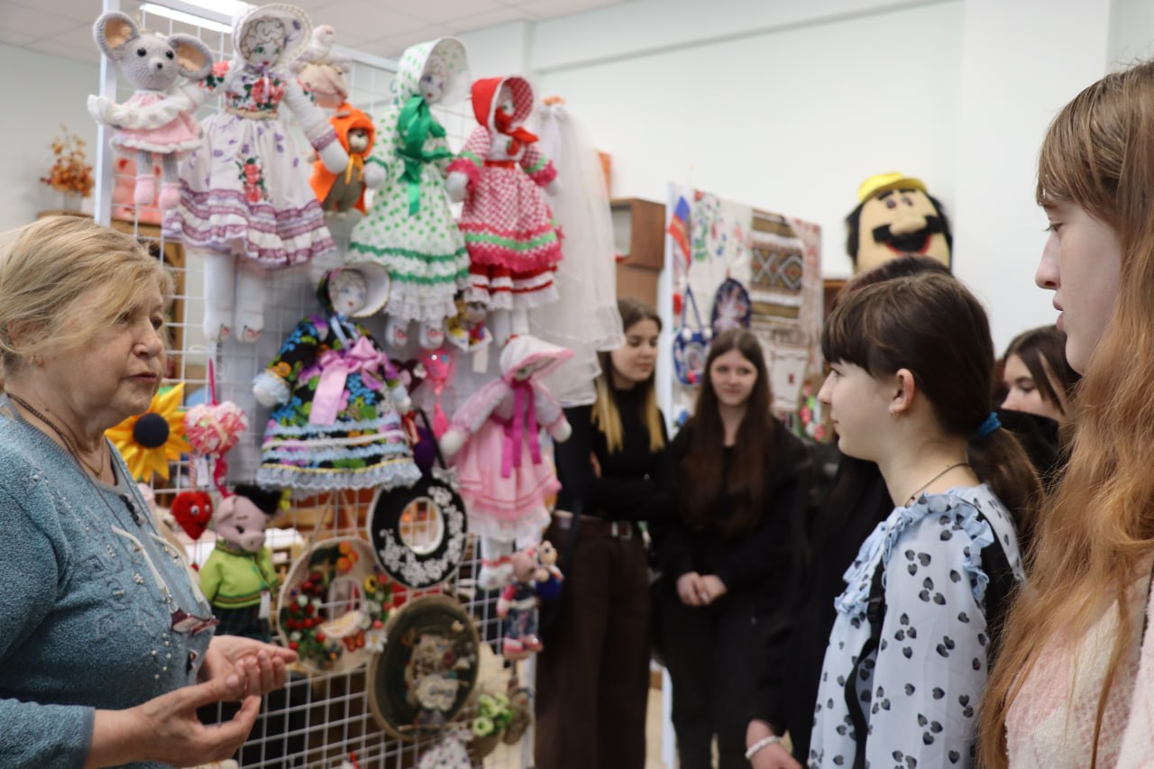Школьникам Северодонецка и Лисичанска показали закулисье Дворца культуры Школьникам Северодонецка и Лисичанска показали закулисье Дворца культуры