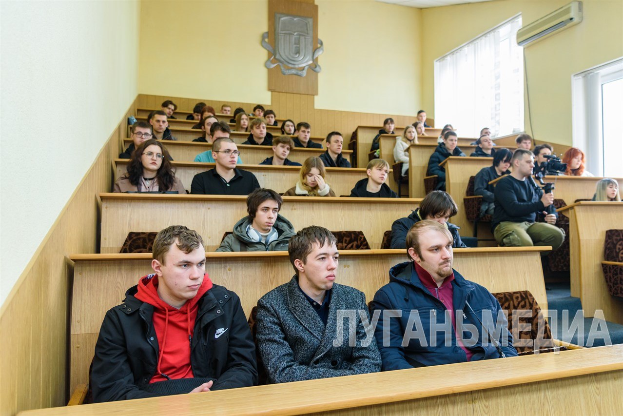 В Луганске презентовали проект «Кибердружина Народного фронта» В Луганске презентовали проект «Кибердружина Народного фронта»
