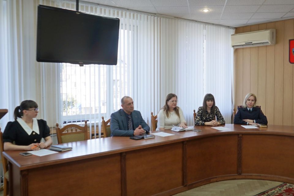 Провели очередное заседание муниципального Координационного совета по взаимодействию с региональным отделением Общероссийского общественно-государственного движения детей и молодежи «Движение первых» ЛНР Провели очередное заседание муниципального Координационного совета по взаимодействию с региональным отделением Общероссийского общественно-государственного движения детей и молодежи «Движение первых» ЛНР