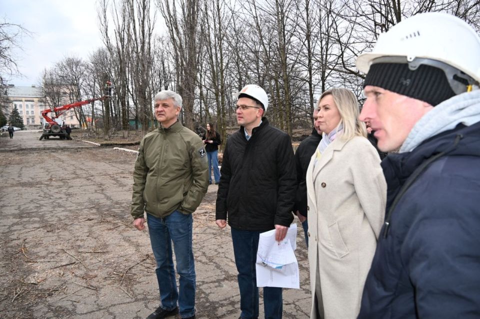 Евгений Морозов: Стартовали демонтажные работы в парке культуры и отдыха Брянки Евгений Морозов: Стартовали демонтажные работы в парке культуры и отдыха Брянки