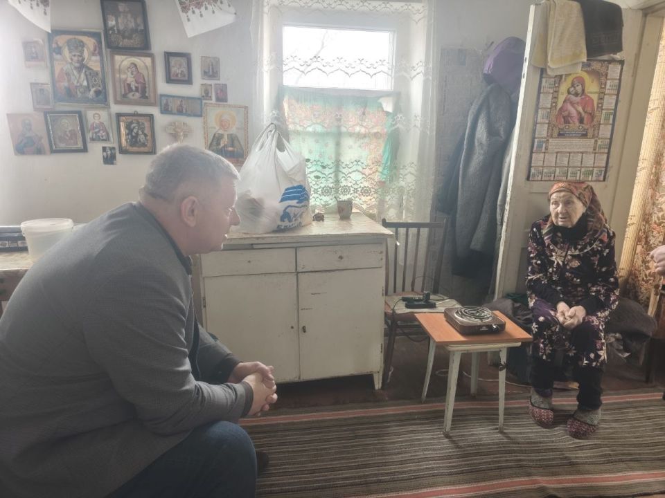«Единая Россия» оказала помощь жителям поселка Новосветловка «Единая Россия» оказала помощь жителям поселка Новосветловка