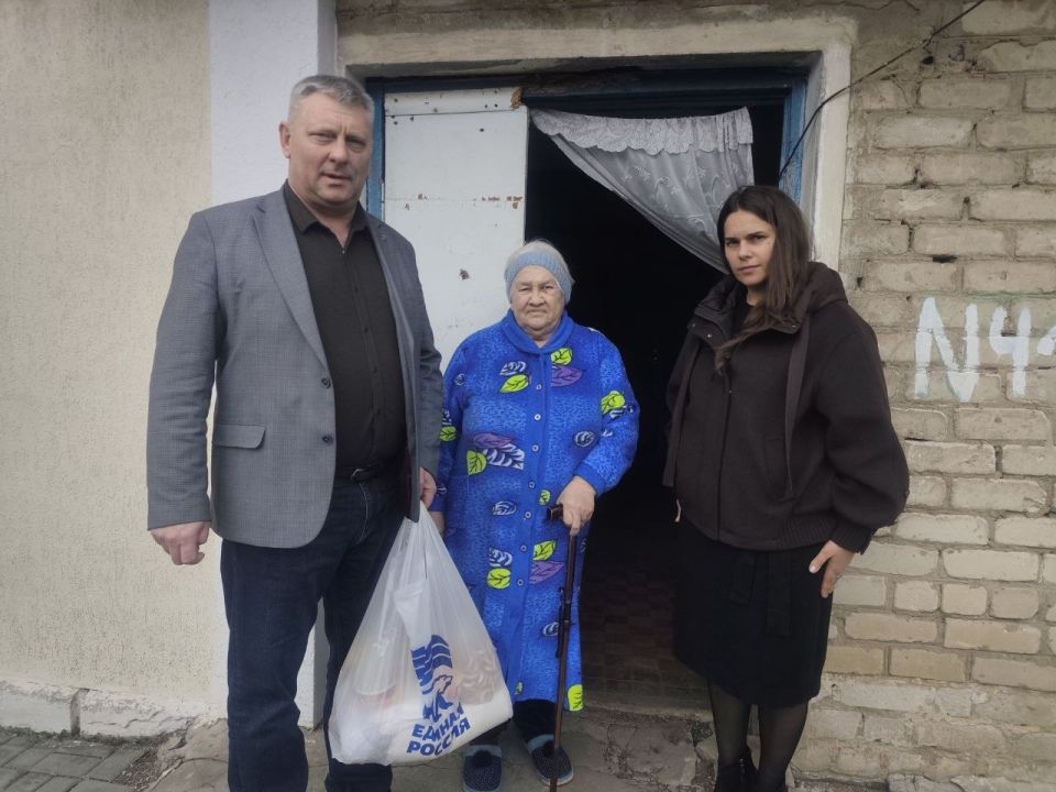 «Единая Россия» оказала помощь жителям поселка Новосветловка «Единая Россия» оказала помощь жителям поселка Новосветловка