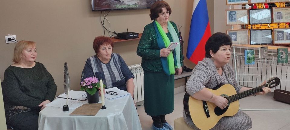 20 марта в Перевальском районном историческом музее ко Дню поэзии состоялась литературно-музыкальная встреча, посвященная творчеству незабвенного Эдуарда Асадова «Поэзия, не подвластная времени» 20 марта в Перевальском районном историческом музее ко Дню поэзии состоялась литературно-музыкальная встреча, посвященная творчеству незабвенного Эдуарда Асадова «Поэзия, не подвластная времени»